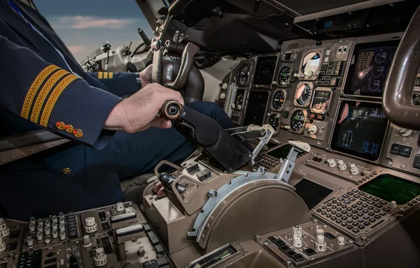 Cockpit van een vliegtuig tijdens een vlucht Stockfoto