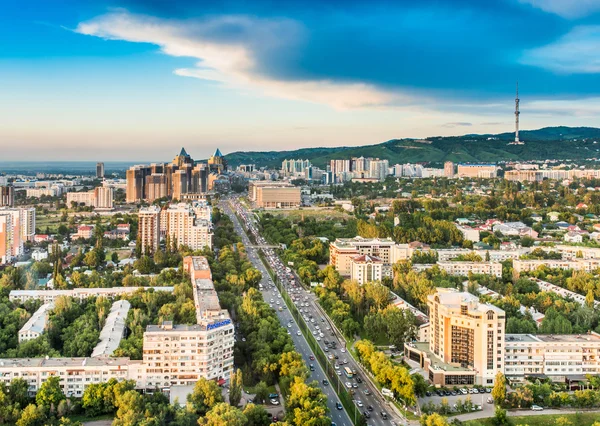 Вид на Алматы — стоковое фото