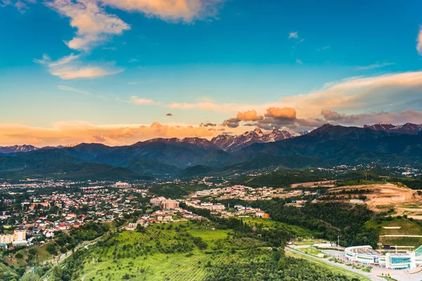 Vista della città di Almaty in Kazakistan — Foto Stock