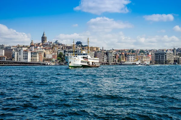 View on Galata Tower and Istanbul landscape. — Stock fotografie