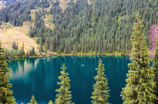 Kolsay horské jezero v Kazachstánu — Stock fotografie