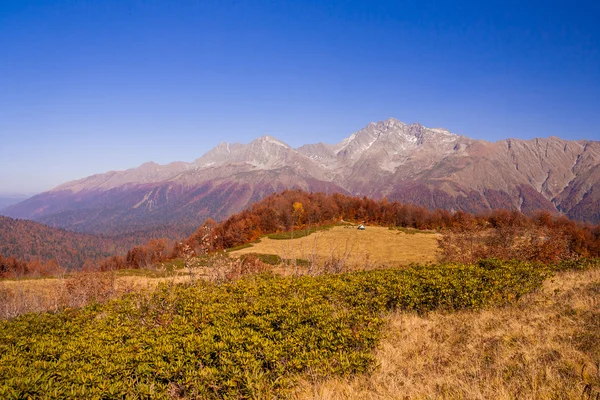 Beautiful Caucasian mountains in autumn — Stock Photo, Image
