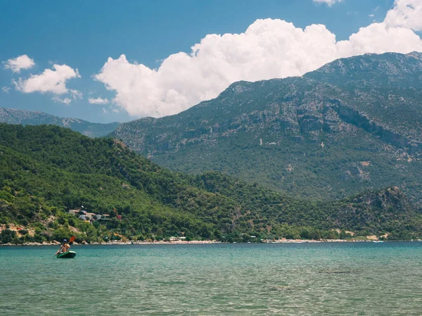 Beautiful mountain view in Oludeniz lagoon in Turkey — Stock Photo, Image