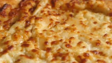 Yeni yapılmış Megrelian Khachapuri 'ye yakın çekim
