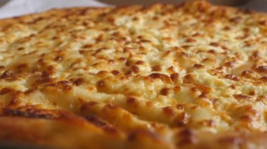 Yeni yapılmış Megrelian Khachapuri 'ye yakın çekim