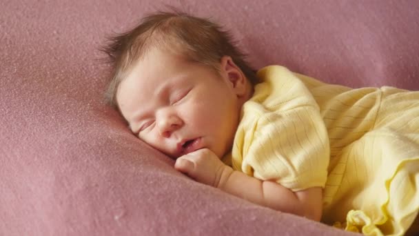 Adorable newborn baby sleeping — Stock Video