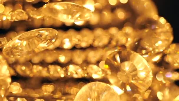Vertikale Video Nahaufnahme von luxuriösen Kristallluster — Stockvideo