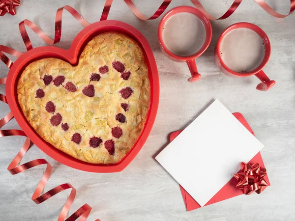 Heart shape cake silicon mould with hot drink cups and Valentine day decorations — Stock Photo, Image