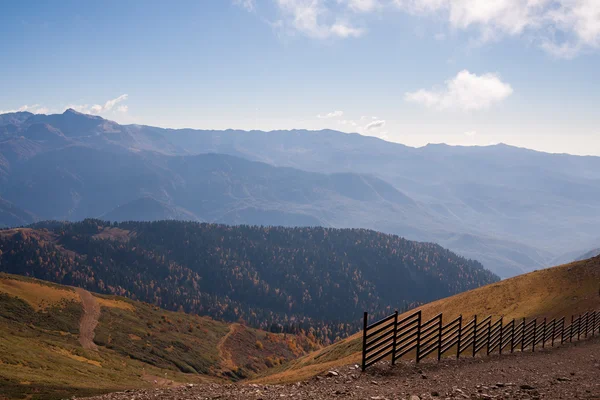 Beautiful Caucasian mountains in autumn — Stock Photo, Image