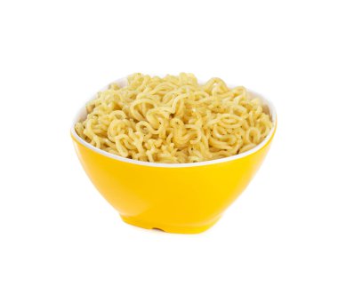 Beyaz Arkaplanda Sade Maggi Eriştesi, Anında Masala Maggisi İzole Edildi 