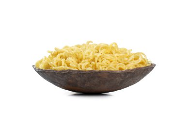 Beyaz Arkaplanda Sade Maggi Eriştesi, Anında Masala Maggisi İzole Edildi 