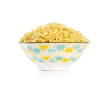 Beyaz Arkaplanda Sade Maggi Eriştesi, Anında Masala Maggisi İzole Edildi 