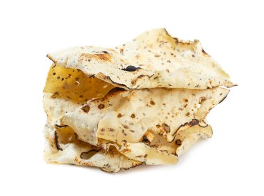 Hint Atıştırmalığı Papadum olarak da bilinir ya da beyaz arka planda izole edilmiş krakerler.