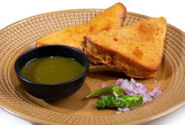 Hint usulü Kızarmış Ekmek Pakora ya da Bread Bhaji a Common Street Food, Ekmek Dilimleri, Gram unu ve Baharatlardan yapılır.