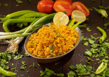 Hint mutfağı Kashmiri Pulao, pirincin sütte pişirildiği ve kuru meyve ve sebzelerle doldurulduğu lezzetli bir pirinç hazırlamasıdır.