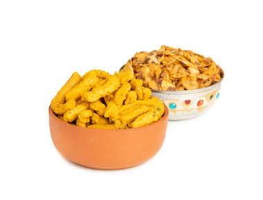 Beyaz Arkaplanda Hint Namkeen Yemekleri