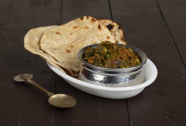 Hint Mutfağı Bhindi Masala Ahşap Arkaplan
