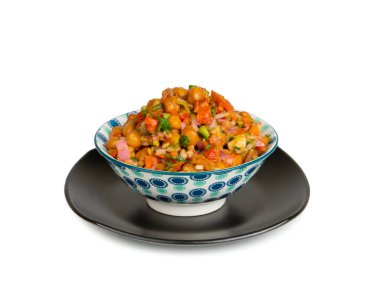 Indian Street Breakfast Chana Chaat Chana Masala, Chola Chana Chaat, Chola Masala, Nohut Masala, Siyah Nohut Chaat veya Kala Chana Sohbeti olarak da bilinir.