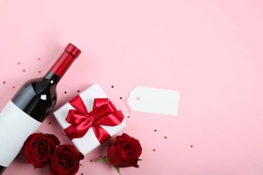 Renkli arkaplanda metin için yeri olan güzel sevgililer günü arkaplanı