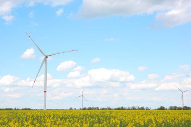Alanda elektrik üretmek için rüzgar jeneratörü