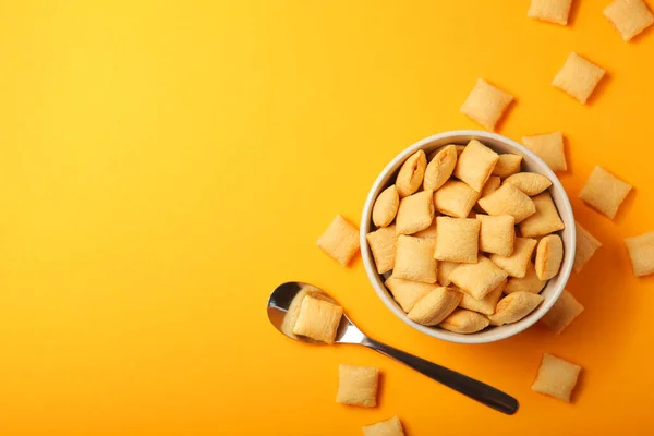 Corn pads with breakfast filling on a colored background close up — Stock Photo, Image