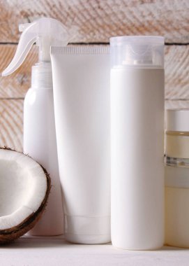 Minimalizm tarzında bir Noel arkaplanı ve metin için bir yeri var. Yüksek kalite fotoğraf. Dikey fotoğraf biçimi