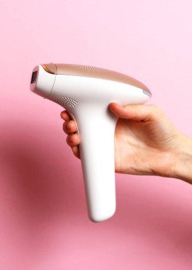 Minimalizm tarzında bir Noel arkaplanı ve metin için bir yeri var. Yüksek kalite fotoğraf. Dikey fotoğraf biçimi