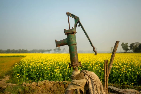 Hand Water Tube Well Used Supply Water Agricultural Lands Yellow Φωτογραφία Αρχείου