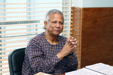 Grameen Merkezi 'nin popüler ekonomisti ve lideri Muhammed Yunus' un portresi..