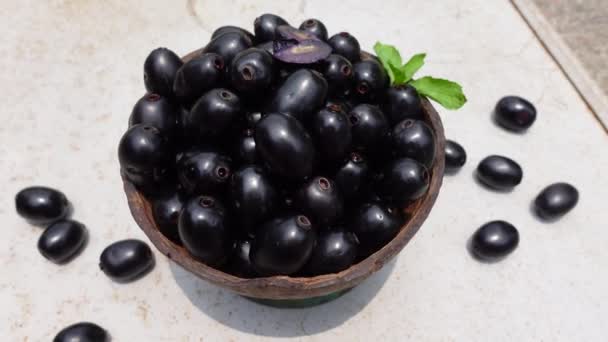 Frutos Syzygium Cumini Negros Maduros Ciruela Java Negra Oscura Cuenco — Vídeos de Stock