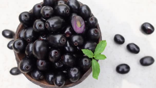 Frutos Syzygium Cumini Negros Maduros Ciruela Java Negra Oscura Cuenco — Vídeos de Stock