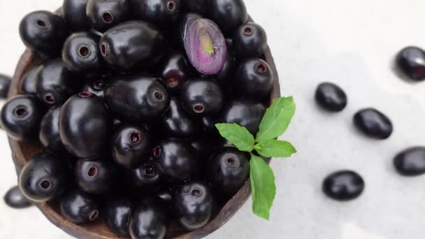 Frutos Syzygium Cumini Negros Maduros Ciruela Java Negra Oscura Cuenco — Vídeos de Stock