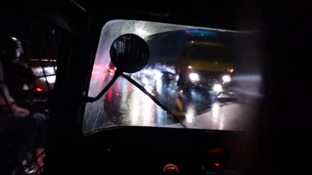 Passageiro Está Viajando Cidade Daca Auto Riquixá Cng Chuva Forte — Vídeo de Stock