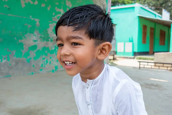 Niño Blanco Dos Años Que Usa Punjabi Sonríe Mira Hacia — Foto de Stock