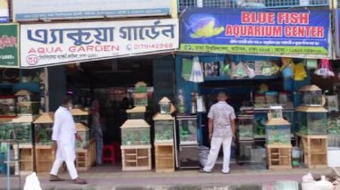 Dhaka 'nın en büyük açık hava hayvan pazarı ve Dhaka Kataban bölgesindeki tecrit süreleri. Bangladeş. 16 Temmuz 2021