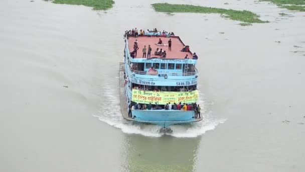 Tom Uppskjutning För Att Åka Till Destinationen Över Floden Buriganga — Stockvideo