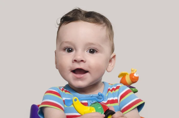 Adorable niño de seis meses feliz riendo . — Foto de Stock