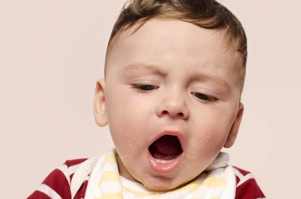 Cute baby screaming refusing to eat baby food. — Stock Photo, Image