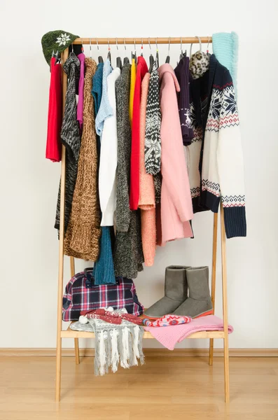 Wardrobe with winter clothes nicely arranged. — Stock Photo, Image