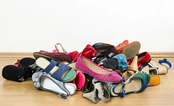 Big pile of colorful woman shoes. — Stock Photo, Image