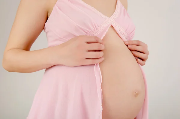 Nahaufnahme auf schwangerem Bauch. — Stockfoto