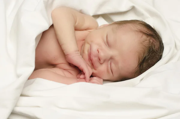 New born baby boy smiling in his sleep. — Stock Photo, Image