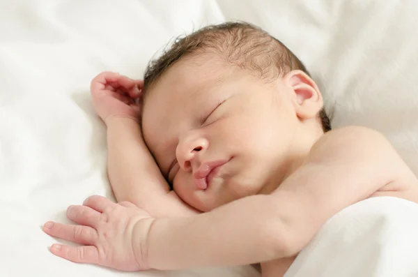 New born baby boy sleeping. — Stock Photo, Image