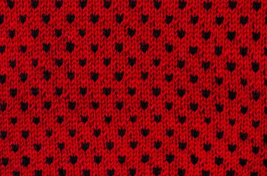 Siyah ve kırmızı kalp noktalar yün doku üzerinde kapat. 