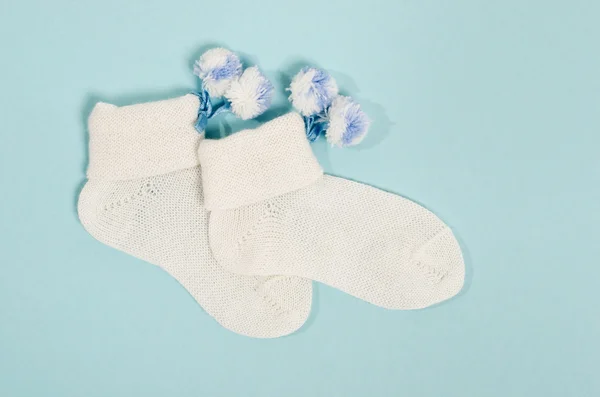 Lindos calcetines de bebé niño . — Foto de Stock