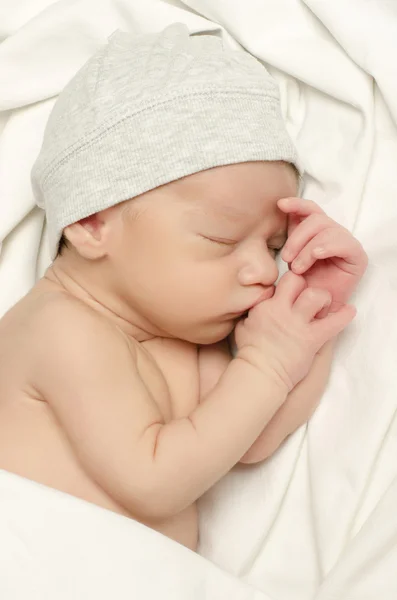 New born baby boy sleeping. — Stock Photo, Image