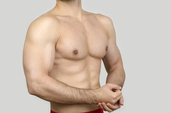 Bodybuilder oben ohne, zeigt seine Muskeln. — Stockfoto