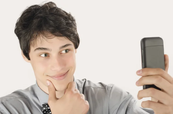 Ευτυχής επιχειρηματίας λήψη μιας φωτογραφίας selfie με το έξυπνο τηλέφωνο. — Φωτογραφία Αρχείου