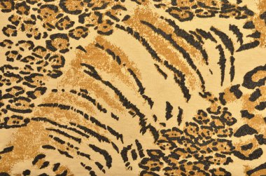 Kahverengi ve siyah leopar ve kaplan kürk modeli.