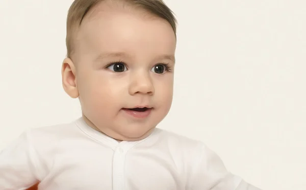 Lindo bebé chico buscando sorprendido . — Foto de Stock